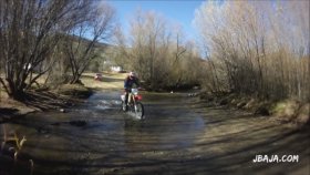 02 川渡り（動画）